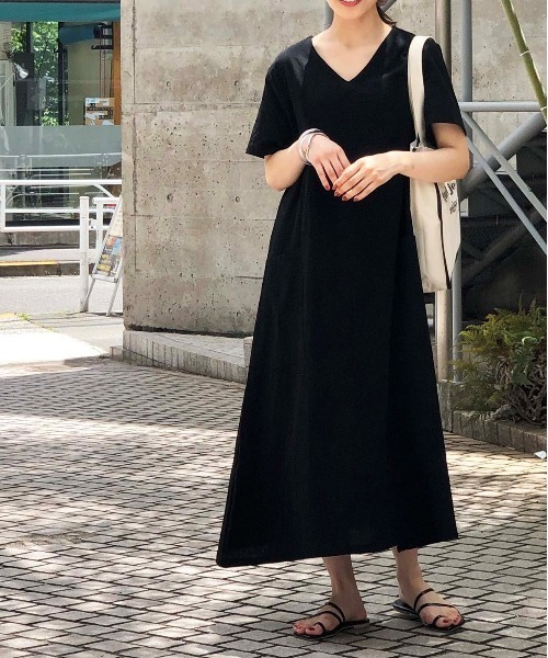 Ritzy(リッツィー)の「大人シルエット マキシ丈半袖ワンピース(ワンピース・レディース・ブラック/ベージュ/ピンク・M/L/XL)」の7枚目の写真