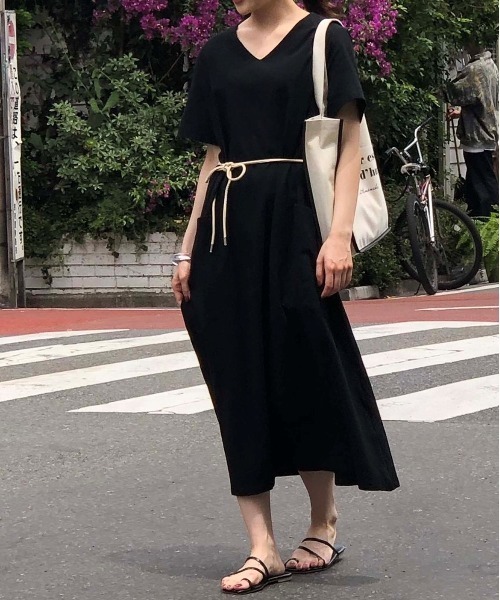 Ritzy(リッツィー)の「大人シルエット マキシ丈半袖ワンピース(ワンピース・レディース・ブラック/ベージュ/ピンク・M/L/XL)」の10枚目の写真