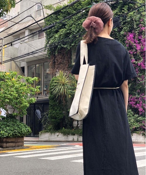 Ritzy(リッツィー)の「大人シルエット マキシ丈半袖ワンピース(ワンピース・レディース・ブラック/ベージュ/ピンク・M/L/XL)」の8枚目の写真