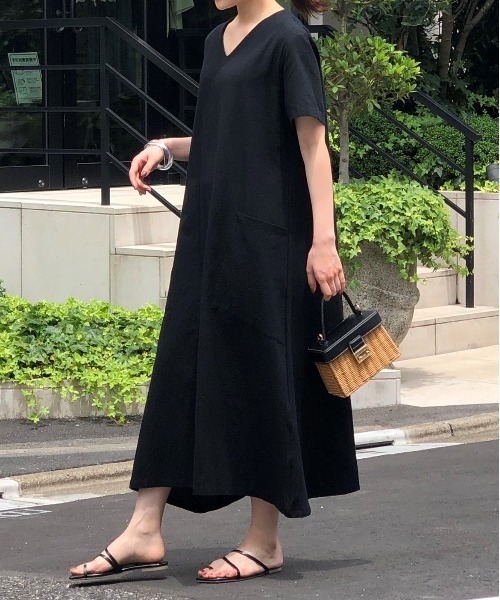 Ritzy(リッツィー)の「大人シルエット マキシ丈半袖ワンピース(ワンピース・レディース・ブラック/ベージュ/ピンク・M/L/XL)」の9枚目の写真