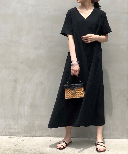 Ritzy(リッツィー)の「大人シルエット マキシ丈半袖ワンピース(ワンピース・レディース・ブラック/ベージュ/ピンク・M/L/XL)」の11枚目の写真