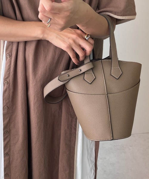 LE MORE(リモア)の「ミニバケットショルダーバッグ(ショルダーバッグ・レディース・ベージュ/ブラウン・FREE)」の2枚目の写真