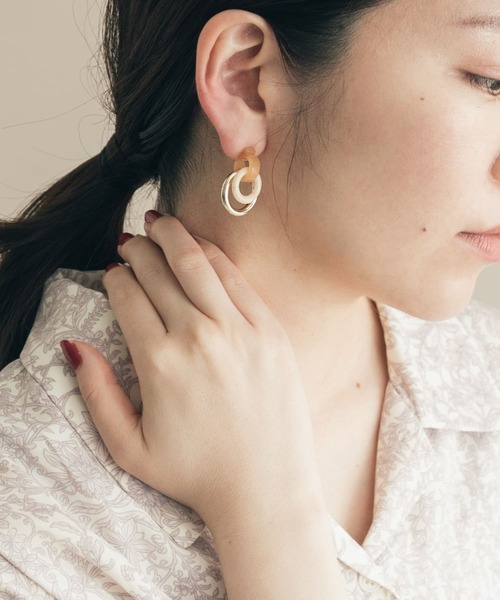 SMELLY(スメリー)の「ハイショクカラーマルピアス(ピアス(両耳用)・レディース・ゴールド系その他・-)」の6枚目の写真