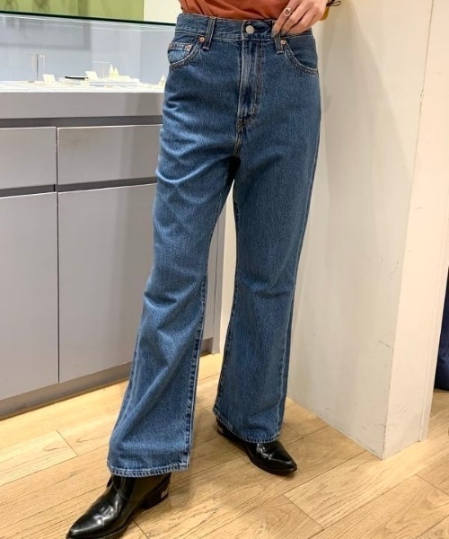 Ray BEAMS（レイビームス）の「LEVI’S(R) / Math Club フレア デニムパンツ（デニムパンツ・レディース・サックスブルー/ブルー系その他3・25inch/27inch/26inch）」の2枚目の写真