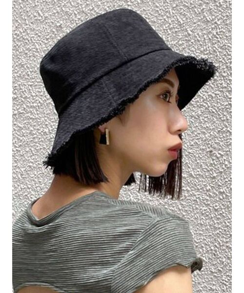 EMODA（エモダ）の「フリンジワイドバケットハット（ハット・レディース・ブラック/グレー・FREE）」の2枚目の写真