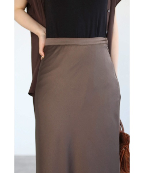 Bonjour Sagan（ボンジュールサガン）の「サテンフレアロングスカート（スカート・レディース・チャコールグレー/グレイッシュベージュ・FREE）」の20枚目の写真