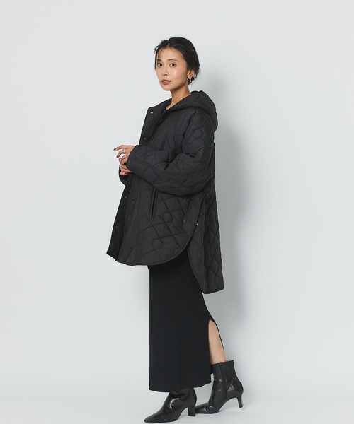 RIVE DROITE（リヴドロワ）の「軽くても温かい万能コート　オーバーサイズキルティングコート（ダウンジャケット/コート・レディース・ブラック/ライトベージュ・FREE）」の4枚目の写真