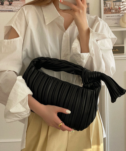 etade(エタード)の「【etade】pleats chubby bag etda22s004(ハンドバッグ・レディース・ホワイト/ブラック/ブラウン・FREE)」の16枚目の写真