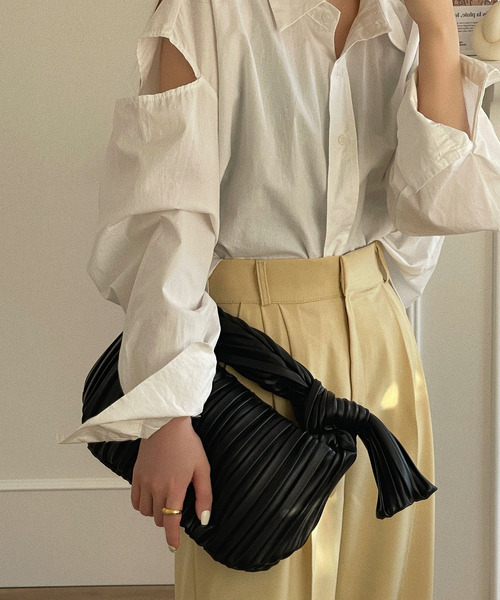 etade(エタード)の「【etade】pleats chubby bag etda22s004(ハンドバッグ・レディース・ホワイト/ブラック/ブラウン・FREE)」の17枚目の写真