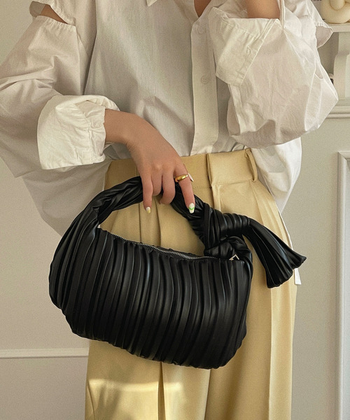 etade(エタード)の「【etade】pleats chubby bag etda22s004(ハンドバッグ・レディース・ホワイト/ブラック/ブラウン・FREE)」の19枚目の写真