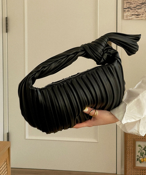 etade(エタード)の「【etade】pleats chubby bag etda22s004(ハンドバッグ・レディース・ホワイト/ブラック/ブラウン・FREE)」の20枚目の写真