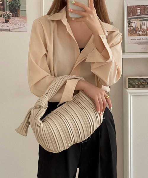 etade(エタード)の「【etade】pleats chubby bag etda22s004(ハンドバッグ・レディース・ホワイト/ブラック/ブラウン・FREE)」の5枚目の写真