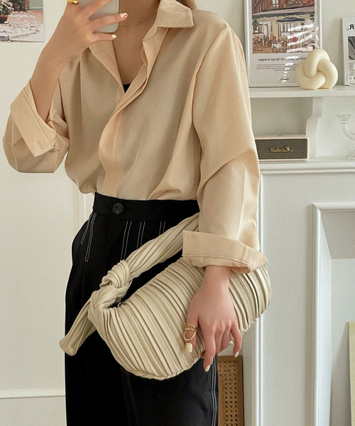 etade(エタード)の「【etade】pleats chubby bag etda22s004(ハンドバッグ・レディース・ホワイト/ブラック/ブラウン・FREE)」の6枚目の写真