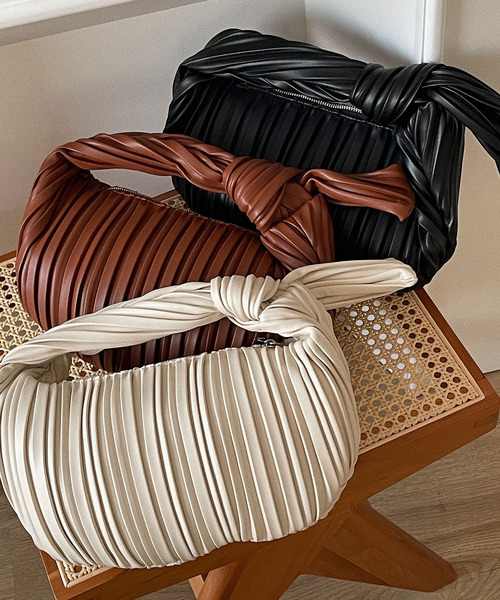 etade(エタード)の「【etade】pleats chubby bag etda22s004(ハンドバッグ・レディース・ホワイト/ブラック/ブラウン・FREE)」の22枚目の写真