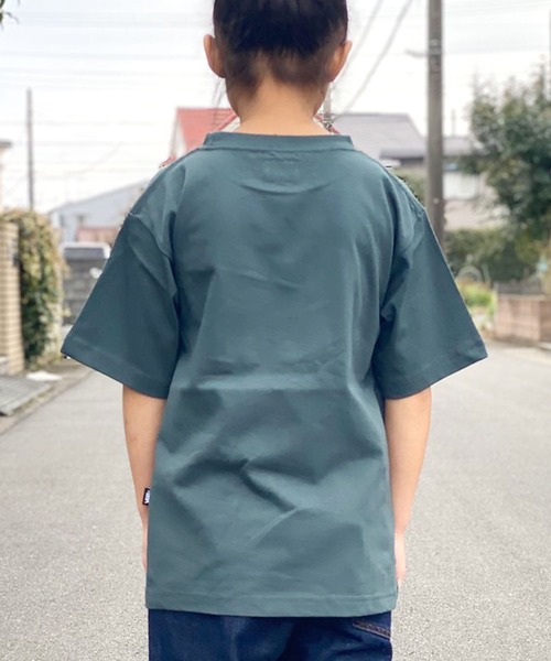 VANS(バンズ)の「VANS/バンズ K VANS LOGO BIG TEE 半袖Tシャツ カレッジロゴ フロントロゴ 刺繍 ビッグシルエット シンプル(Tシャツ/カットソー・キッズ・ネイビー/グリーン/アッシュグレー・L/M)」の15枚目の写真