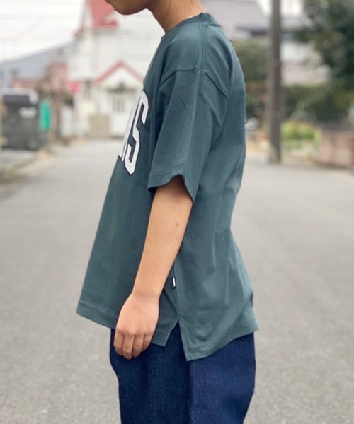 VANS(バンズ)の「VANS/バンズ K VANS LOGO BIG TEE 半袖Tシャツ カレッジロゴ フロントロゴ 刺繍 ビッグシルエット シンプル(Tシャツ/カットソー・キッズ・ネイビー/グリーン/アッシュグレー・L/M)」の14枚目の写真