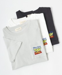 Disney（ディズニー）の「Disney & Pixar TOYSTORY（トイ・ストーリー） 手書き風イラスト キャラクタープリントＴシャツ（Tシャツ/カットソー・メンズ）」