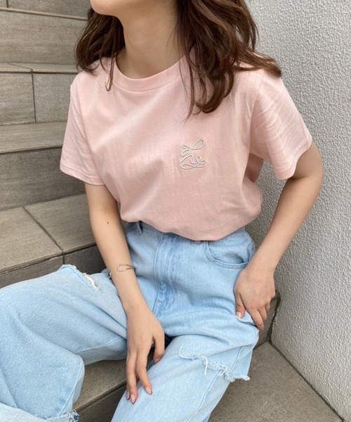 one after another NICE CLAUP（ワンアフターアナザーナイスクラップ）の「ロゴ刺しゅうTee（Tシャツ/カットソー・レディース・オフホワイト/ピンク/オートミール/ブラック・FREE）」の4枚目の写真