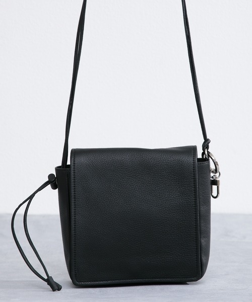 waku（ワク）の「waku ワク / レザーフラップスクエアバッグ（キーリング付き） ミニバッグ スクエアバッグ / WK-0004（ショルダーバッグ・メンズ・チョコ/ダークオレンジ/ブラック/ネイビー/ベージュ・FREE）」の15枚目の写真