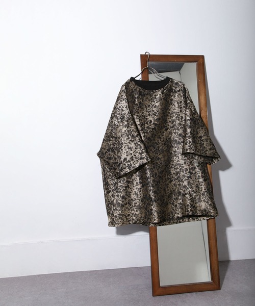 NILWAY(ニルウェイ)の「フラワージャガードプルオーバー(Tシャツ/カットソー・メンズ・ライトグレー/ブラック/グレイッシュベージュ・MEDIUM/LARGE)」の3枚目の写真