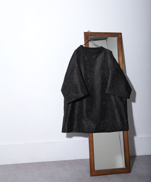 NILWAY(ニルウェイ)の「フラワージャガードプルオーバー(Tシャツ/カットソー・メンズ・ライトグレー/ブラック/グレイッシュベージュ・MEDIUM/LARGE)」の2枚目の写真