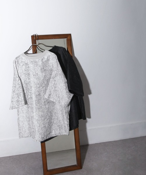 NILWAY(ニルウェイ)の「フラワージャガードプルオーバー(Tシャツ/カットソー・メンズ・ライトグレー/ブラック/グレイッシュベージュ・MEDIUM/LARGE)」の7枚目の写真