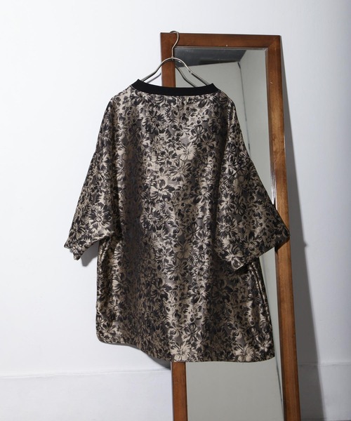 NILWAY(ニルウェイ)の「フラワージャガードプルオーバー(Tシャツ/カットソー・メンズ・ライトグレー/ブラック/グレイッシュベージュ・MEDIUM/LARGE)」の6枚目の写真