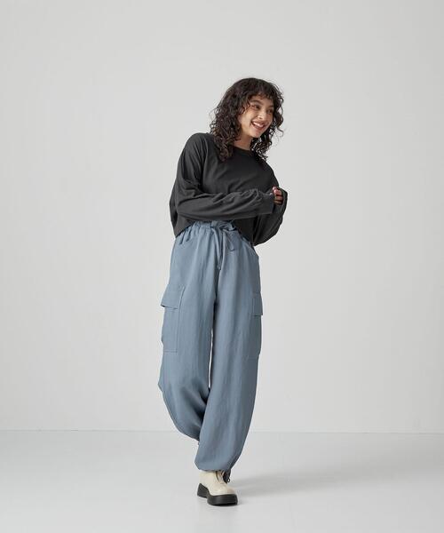 CITEN（シテン）の「＜CITEN＞ソデシャーリング クロップド Tシャツ（Tシャツ/カットソー・レディース・ブラック/オフホワイト/ケリー・FREE）」の22枚目の写真