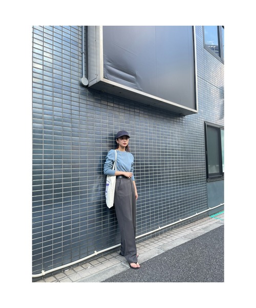 BLACK BY MOUSSY（ブラックバイマウジー）の「2way longsleeve t-shirt（2ウェイロングスリーブTシャツ）（Tシャツ/カットソー・レディース・ホワイト/ブラック/トップグレー/ブラウン/ブルー・FREE）」の7枚目の写真