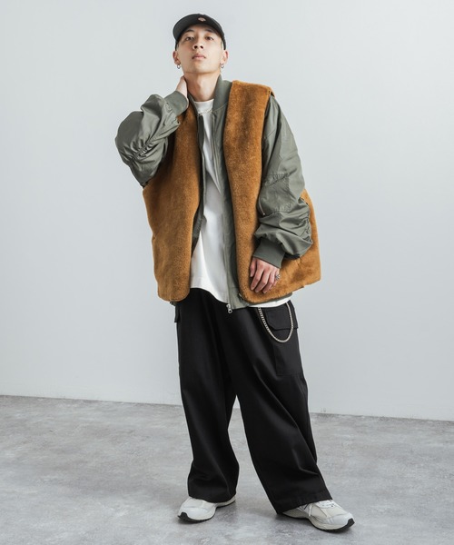 Rocky Monroe(ロッキーモンロー)の「オーバーサイズ ビッグフェイクファージップベスト(ベスト・メンズ・ブラック/ブラウン/キナリ・M/L)」の8枚目の写真