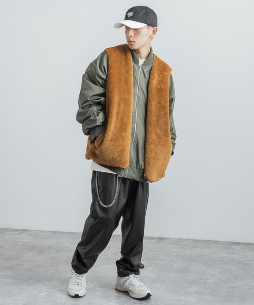 Rocky Monroe(ロッキーモンロー)の「オーバーサイズ ビッグフェイクファージップベスト(ベスト・メンズ・ブラック/ブラウン/キナリ・M/L)」の12枚目の写真