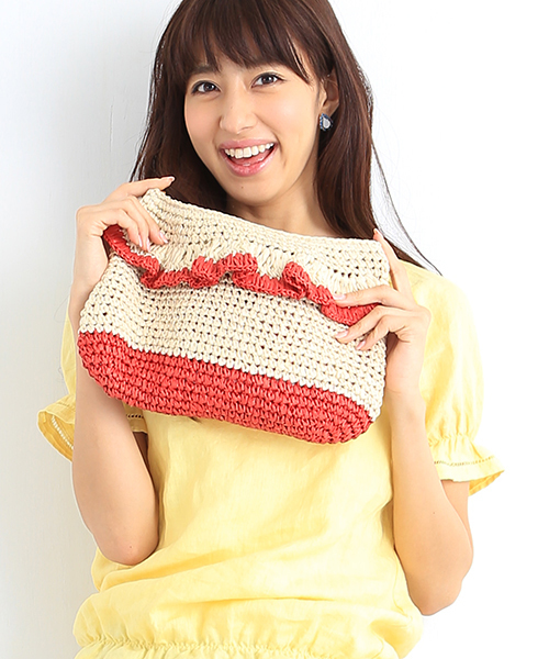 B:MING by BEAMS(ビーミングバイビームス)の「<InRed 6月号掲載>ビーミング by ビームス / ペーパーフリルクラッチ(クラッチバッグ・レディース・ベージュ/ナチュラル/ネイビー・ONE SIZE)」の1枚目の写真