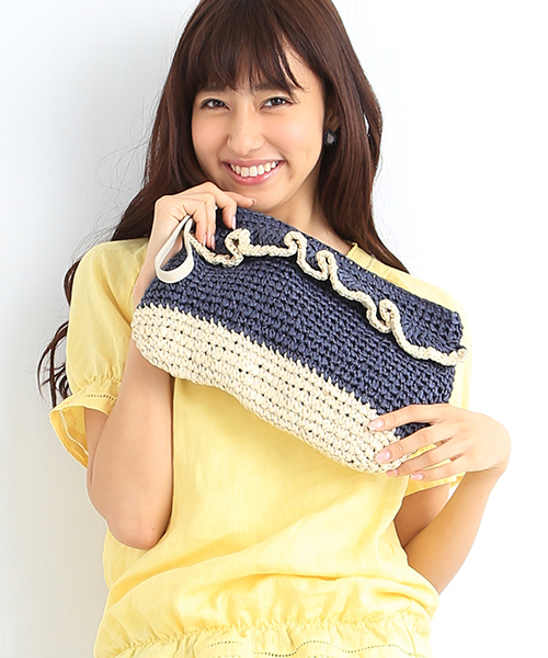 B:MING by BEAMS(ビーミングバイビームス)の「<InRed 6月号掲載>ビーミング by ビームス / ペーパーフリルクラッチ(クラッチバッグ・レディース・ベージュ/ナチュラル/ネイビー・ONE SIZE)」の3枚目の写真