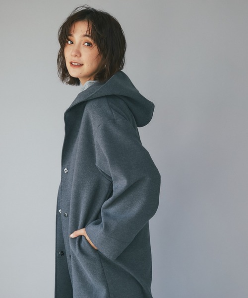 RIVE DROITE(リヴドロワ)の「フードデザインで顔周り華やか/ウールライクフードガウン(その他アウター・レディース・スカイブルー/チャコールグレー・FREE)」の8枚目の写真