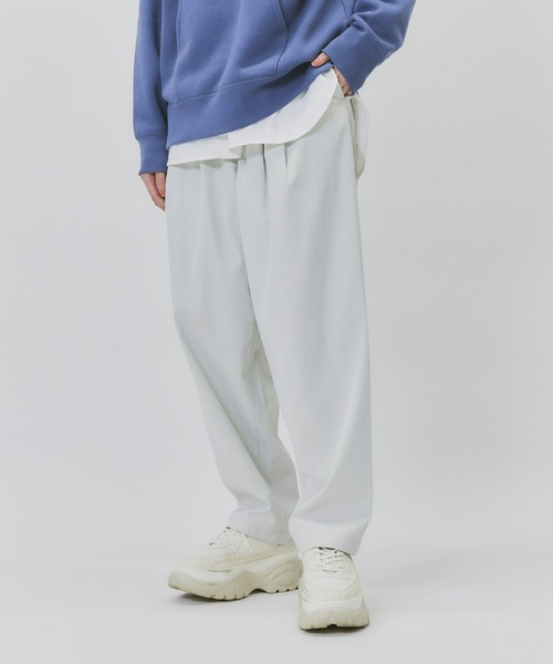 HONEYSUCKLE ROSE（ハニーサックルローズ）の「【HONEYSUCKLE ROSE】カラータックテーパードパンツ（スラックス・レディース・ブラック/ブルー/グレー/グリーン/オレンジ・L/M）」の3枚目の写真