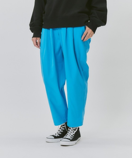 HONEYSUCKLE ROSE（ハニーサックルローズ）の「【HONEYSUCKLE ROSE】カラータックテーパードパンツ（スラックス・レディース・ブラック/ブルー/グレー/グリーン/オレンジ・L/M）」の4枚目の写真