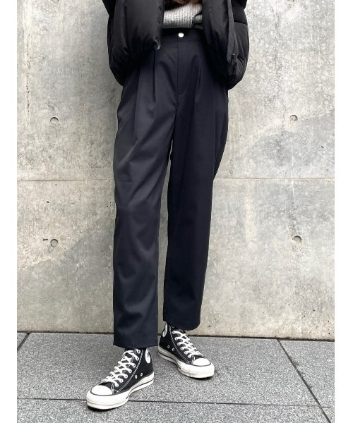 HONEYSUCKLE ROSE（ハニーサックルローズ）の「【HONEYSUCKLE ROSE】カラータックテーパードパンツ（スラックス・レディース・ブラック/ブルー/グレー/グリーン/オレンジ・L/M）」の2枚目の写真