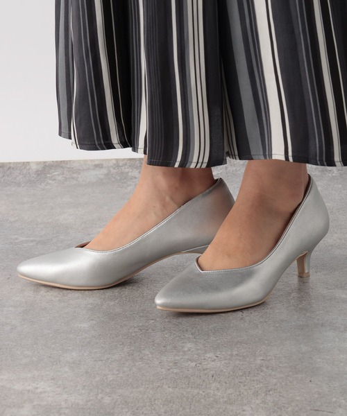 GLOBAL WORK（グローバルワーク）の「らくっション撥水ヒールパンプス/172715（パンプス・レディース・ベージュ/ネイビー/ブラック/ブラック系その他/シルバー/オフホワイト・SMALL/MEDIUM/LARGE/X-LARGE）」の13枚目の写真