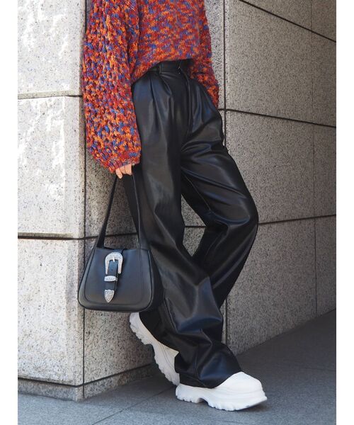 EVRIS(エヴリス)の「フェイクレザーワイドパンツ(その他パンツ・レディース・レッド/ブラック・SMALL/MEDIUM)」の16枚目の写真