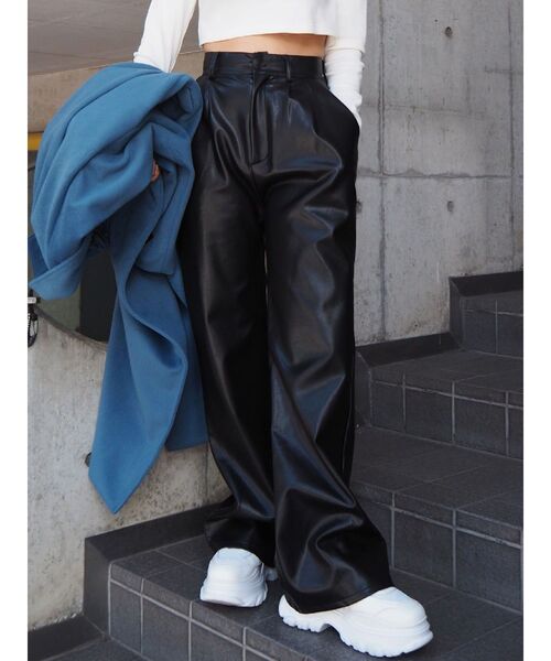 EVRIS(エヴリス)の「フェイクレザーワイドパンツ(その他パンツ・レディース・レッド/ブラック・SMALL/MEDIUM)」の19枚目の写真