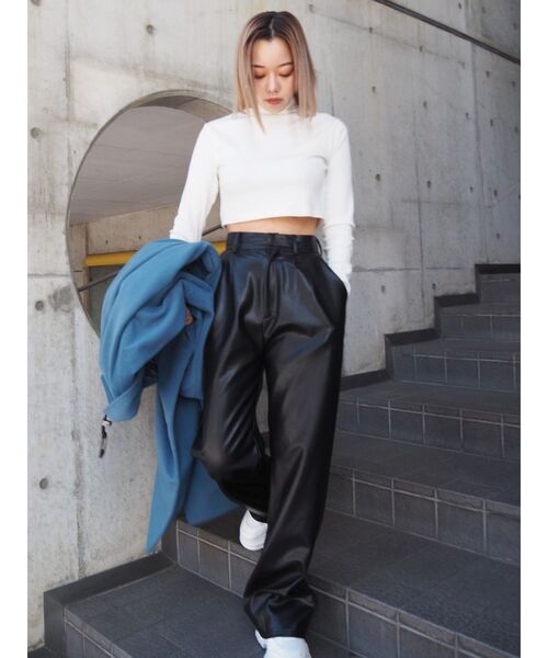 EVRIS(エヴリス)の「フェイクレザーワイドパンツ(その他パンツ・レディース・レッド/ブラック・SMALL/MEDIUM)」の20枚目の写真