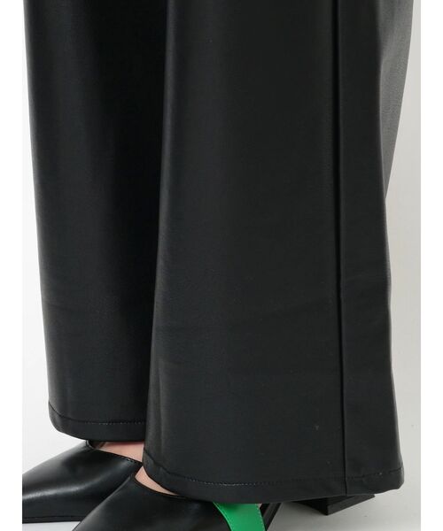 EVRIS(エヴリス)の「フェイクレザーワイドパンツ(その他パンツ・レディース・レッド/ブラック・SMALL/MEDIUM)」の10枚目の写真