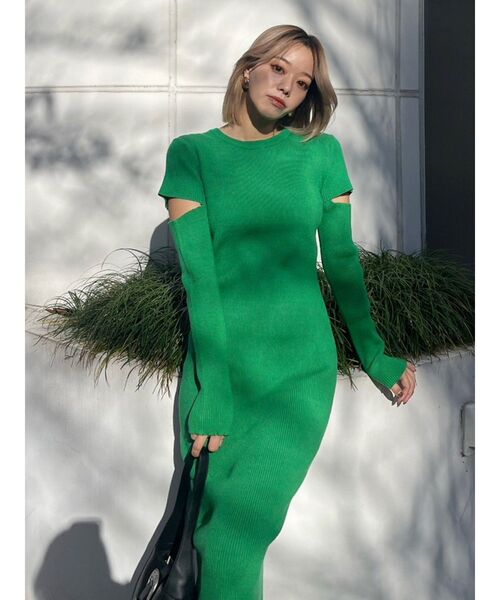 EVRIS（エヴリス）の「スラッシュアームリブニットワンピース（ワンピース・レディース・ブラック/グリーン/アイボリー・FREE）」の6枚目の写真