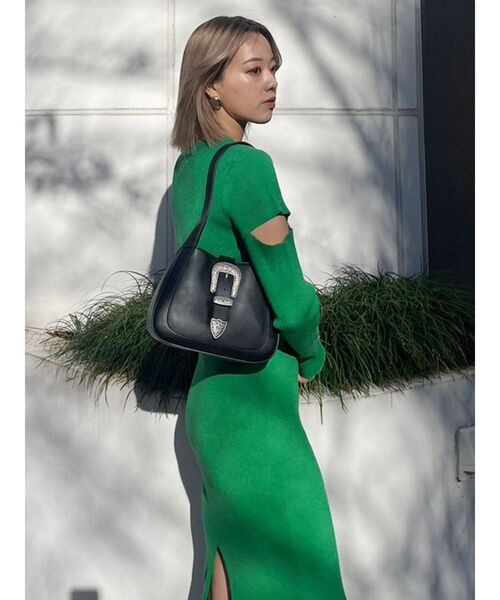 EVRIS（エヴリス）の「スラッシュアームリブニットワンピース（ワンピース・レディース・ブラック/グリーン/アイボリー・FREE）」の10枚目の写真