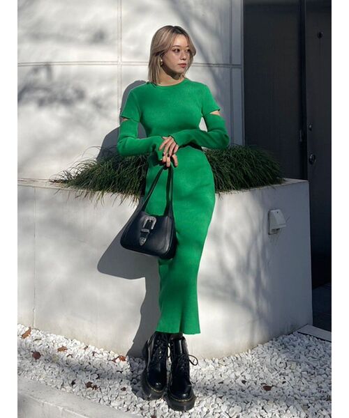 EVRIS（エヴリス）の「スラッシュアームリブニットワンピース（ワンピース・レディース・ブラック/グリーン/アイボリー・FREE）」の11枚目の写真