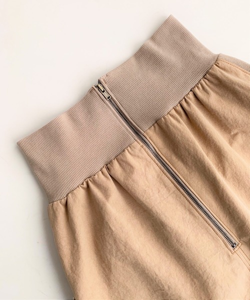 Q（キュー）の「ミリタリースカート（スカート・レディース・カーキ/ベージュ/ライトグレー/チャコールグレー・MEDIUM）」の11枚目の写真