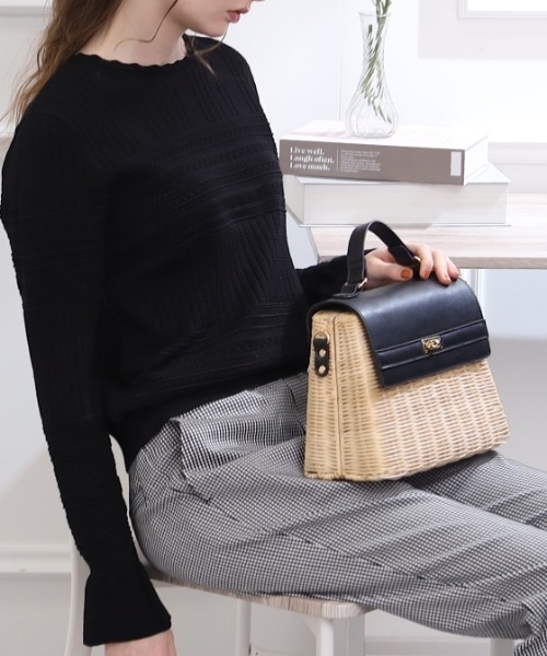 couture brooch(クチュールブローチ)の「◆【ちらっと肌見せで上品フェミニン】透かし編みニット(ニット/セーター・レディース・ブラック/ベビーピンク/アイボリー・38/42)」の2枚目の写真