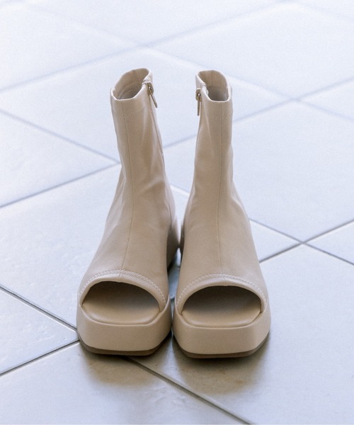 OLIVE des OLIVE（オリーブデオリーブ）の「ブーツサンダル（ブーツ・レディース・アイボリー/ブラック・SMALL/MEDIUM/LARGE）」の12枚目の写真