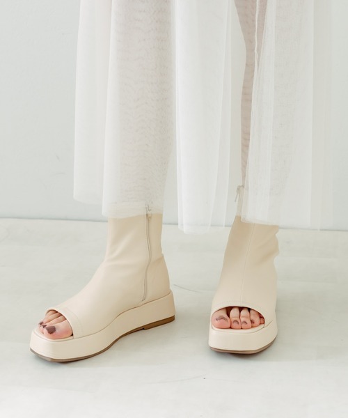 OLIVE des OLIVE（オリーブデオリーブ）の「ブーツサンダル（ブーツ・レディース・アイボリー/ブラック・SMALL/MEDIUM/LARGE）」の5枚目の写真