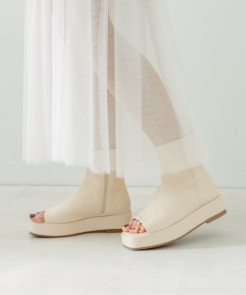 OLIVE des OLIVE（オリーブデオリーブ）の「ブーツサンダル（ブーツ・レディース・アイボリー/ブラック・SMALL/MEDIUM/LARGE）」の6枚目の写真